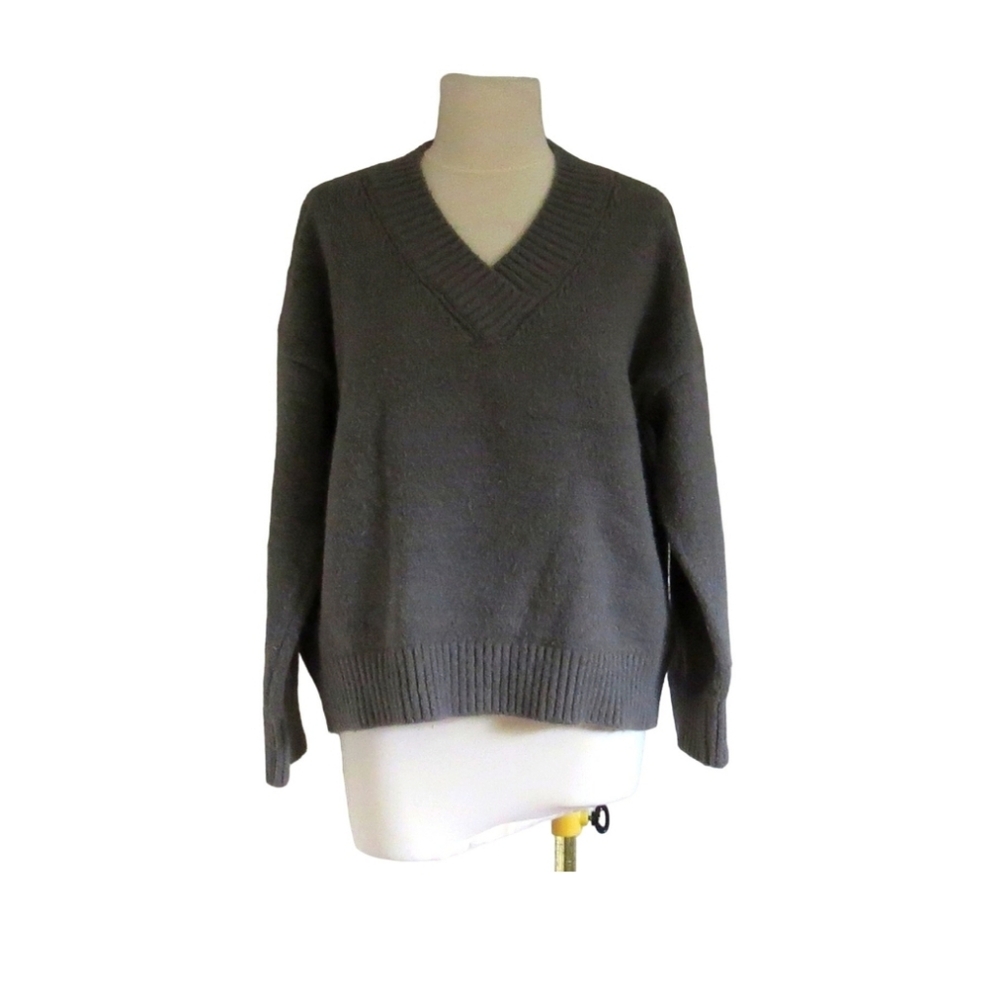 Vintage v neck ribbed knit hem sweater grey size Medium relaxed fit